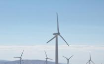 随着瑞士冰川的融化法国水电公司建造了风力涡轮机