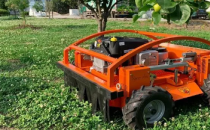 MammotionKUMAR无线机器人割草机展示了高达12,000平方米的范围